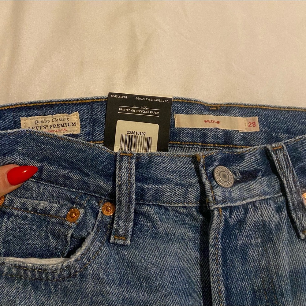 NWT! High Rise Levi Jeans - Picture 6 of 9